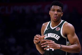 Janis sa moćnih 24/19/15 zaustavio Melov Portland Janis sa moćnih 24/19/15 zaustavio Melov Portland