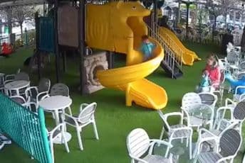 Uhapšena dadilja, u igraonici tukla dijete Uhapšena dadilja, u igraonici tukla dijete