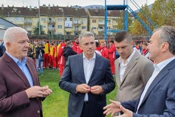 Marković u radnoj posjeti opštini DG: Obišao dalekovod Slap i rekonstruisani gradski stadion Marković u radnoj posjeti opštini DG: Obišao dalekovod Slap i rekonstruisani gradski stadion