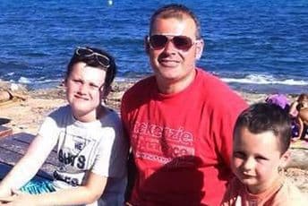 Loto dobitnik pare spiskao na prostitutke pa ubio sinove Mirror