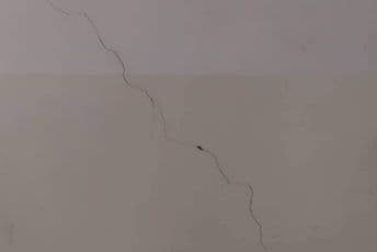 Podgorica: Nakon zemljotresa napukao zid zgrade Podgorica: Nakon zemljotresa napukao zid zgrade