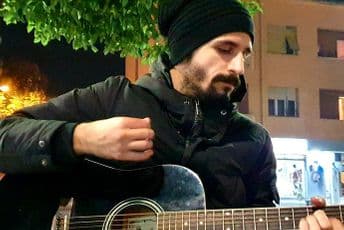 Na ulici sam počeo da sviram kako bih djevojci kupio poklon Na ulici sam počeo da sviram kako bih djevojci kupio poklon