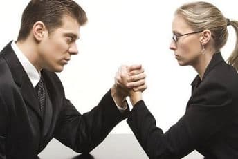 Većina građana misli da žene samo bolje kuvaju, peru i čiste od muškaraca Većina građana misli da žene samo bolje kuvaju, peru i čiste od muškaraca