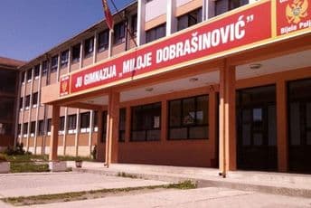 Gimnazija iz Bijelog Polja povrijedila pravo đaka, pretučenog ga ostavili bez pomoći Gimnazija iz Bijelog Polja povrijedila pravo đaka, pretučenog ga ostavili bez pomoći