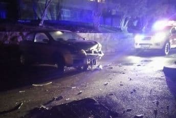 Kod Školskog centra čeoni sudar dva vozila Kod Školskog centra čeoni sudar dva vozila