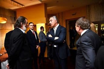 Đukanović priredio večeru za inostrane goste Kongresa Đukanović priredio večeru za inostrane goste Kongresa