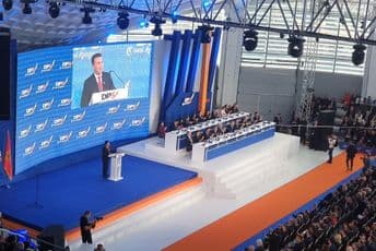 Ovacije Zaevu na Kongresu DPS-a (VIDEO) Ovacije Zaevu na Kongresu DPS-a (VIDEO)