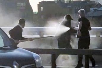 Ubica i migrant kljovom i aparatom za gašenje zaustavili teroristu iz Londona Ubica i migrant kljovom i aparatom za gašenje zaustavili teroristu iz Londona