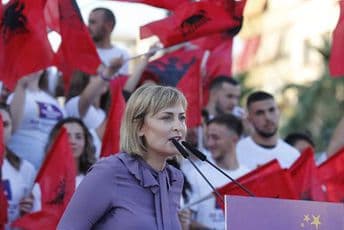 Gradonačelnica Drača podnijela ostavku: Izjavila da je "zadovoljna" što je poginulo samo 50 ljudi Gradonačelnica Drača podnijela ostavku: Izjavila da je "zadovoljna" što je poginulo samo 50 ljudi