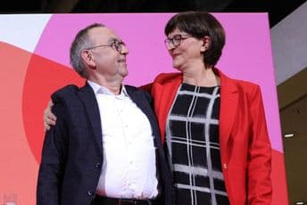 Socijaldemokrate izabrale revoluciju, pada vlada Angele Merkel? Socijaldemokrate izabrale revoluciju, pada vlada Angele Merkel?