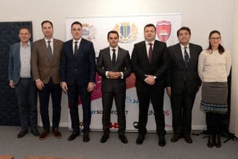 Gradonačelnici potpisali deklaraciju o okončanju epidemije AIDS-a Gradonačelnici potpisali deklaraciju o okončanju epidemije AIDS-a