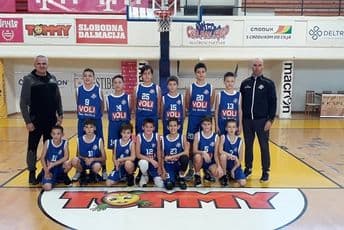 Mlađi pioniri Budućnosti Voli sa dvije pobjede završili turnir u Splitu Mlađi pioniri Budućnosti Voli sa dvije pobjede završili turnir u Splitu
