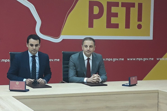 Opština Bar opredijelila 40.000 eura za adaptaciju sportske sale u Gimnaziji Opština Bar opredijelila 40.000 eura za adaptaciju sportske sale u Gimnaziji