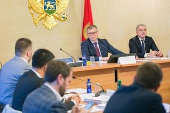 Gvozdenović Demokratama: Prinudjen sam da vam čitam kao maloj djeci; Koprivica: Vi ste običan politički kriminalac Gvozdenović Demokratama: Prinudjen sam da vam čitam kao maloj djeci; Koprivica: Vi ste običan politički kriminalac