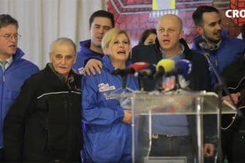 Predsjednica Hrvatske na početku kampanje zapjevala Tompsonove pjesme Predsjednica Hrvatske na početku kampanje zapjevala Tompsonove pjesme