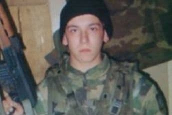 Izrešetao porodicu, pa se nakon zločina smijao mještanima i govorio: "Ubica je možda neko iz sela" Izrešetao porodicu, pa se nakon zločina smijao mještanima i govorio: "Ubica je možda neko iz sela"