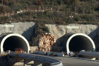 Tuneli u završnoj fazi, većina mostova spojena Tuneli u završnoj fazi, većina mostova spojena