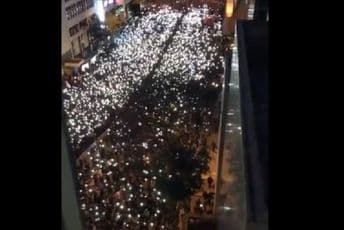 Na ulicama Hong-Konga demonstriralo 800.000 ljudi Na ulicama Hong-Konga demonstriralo 800.000 ljudi