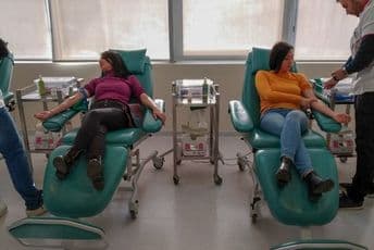 Mladi Bošnjačke stranke dali krv za povrijeđene u Albaniji Mladi Bošnjačke stranke dali krv za povrijeđene u Albaniji