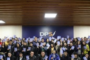 Stotinu osamnaestogodišnjaka učlanjeno u nikšićki DPS Stotinu osamnaestogodišnjaka učlanjeno u nikšićki DPS