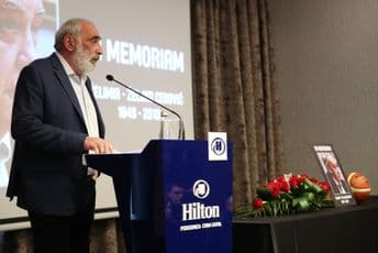 Veselin Barović oslobođen od optužbe za nedozvoljeno držanje i nošenje oružja i eksplozivnih materija Veselin Barović oslobođen od optužbe za nedozvoljeno držanje i nošenje oružja i eksplozivnih materija