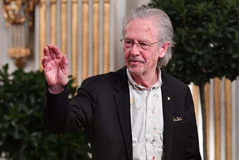 Pacoli: Handke je persona non grata na Kosovu; Đurić: Handke je persona gratisima u Srbiji FOTO: JONAS EKSTROEMER / EPA;