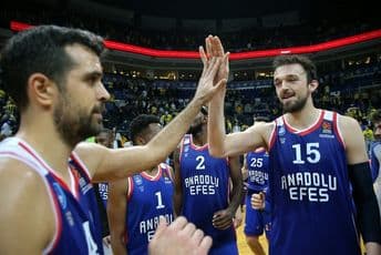 Efes bolji od Fenera, Zvezda poražena u Beogradu Efes bolji od Fenera, Zvezda poražena u Beogradu