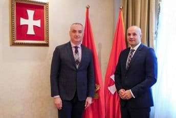 UCG poklonio Prijestonici 17 računara namijenjenih učenicima seoskih škola UCG poklonio Prijestonici 17 računara namijenjenih učenicima seoskih škola