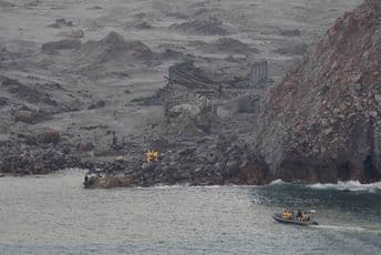 Novi Zeland: U opasnoj akciji izvučena tijela žrtava erupcije vulkana Novi Zeland: U opasnoj akciji izvučena tijela žrtava erupcije vulkana