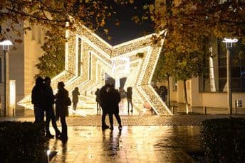 U centru Podgorice zablistali novogodišnji ukrasi (FOTO) Foto: Glavni grad