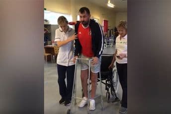 Pojeo začinjenu piletinu i ostao potpuno paralizovan (VIDEO) Pojeo začinjenu piletinu i ostao potpuno paralizovan (VIDEO)