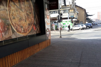 "Jeo pljeskavicu, izbo maloljetnika, pa nastavio da jede" "Jeo pljeskavicu, izbo maloljetnika, pa nastavio da jede"