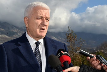 Marković: Mitropolit Amfilohije se stavio na čelo anticrnogorske opozicije Marković: Mitropolit Amfilohije se stavio na čelo anticrnogorske opozicije