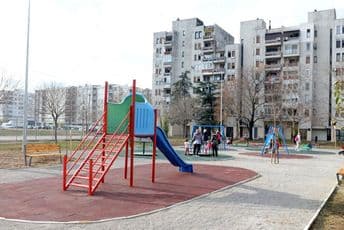 Mališanima Bloka VI predato na korišćenje novo igralište Mališanima Bloka VI predato na korišćenje novo igralište