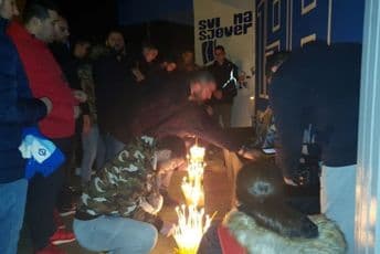 "Varvari" zapalili svijeće za tragično stradale drugove "Varvari" zapalili svijeće za tragično stradale drugove