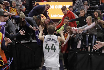 Juta slavi Bogdanovića, Lejkersi potonuli bez Dejvisa (VIDEO) Foto: AP Photo/Rick Bowmer