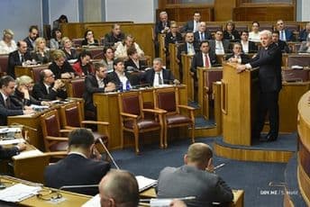 Marković: Moja porodica ide u crkve i manastire SPC Marković: Moja porodica ide u crkve i manastire SPC