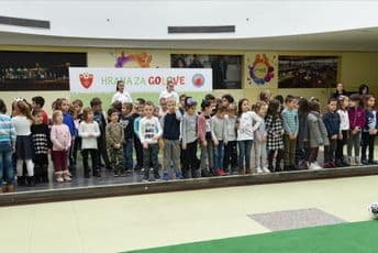 Promovisana brošura "Hrana za golove" Foto: FSCG