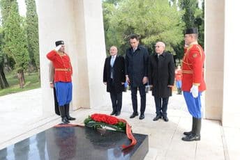 Delegacija Glavnog grada položila vijence na Spomenik Partizanu borcu Delegacija Glavnog grada položila vijence na Spomenik Partizanu borcu