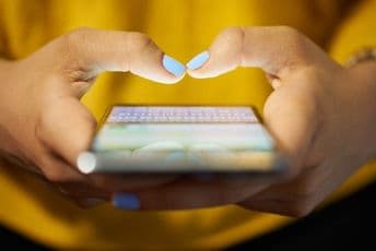 “Direktor mi je slao razne poruke preko društvenih mreža, ali ga nijesam prijavila” “Direktor mi je slao razne poruke preko društvenih mreža, ali ga nijesam prijavila”