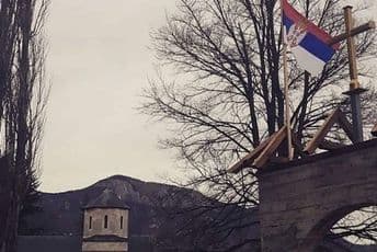 Državna zastava Srbije se vijori u Andrijevici Državna zastava Srbije se vijori u Andrijevici