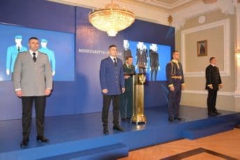 Predstavljene nove uniforme Vojske, rađene u saradnji sa Turskom (FOTO) Predstavljene nove uniforme Vojske, rađene u saradnji sa Turskom (FOTO)