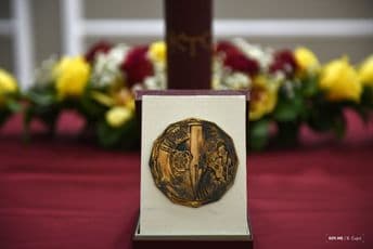 Desanka Malidžan i Sanja Ognjanović dobitnice nagrade „Oktoih“ Ilustracija: gov.me/B. Ćupić