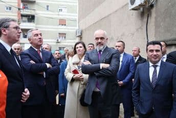 Đukanović obišao Drač: Crna Gora posvećena regionalnoj saradnji i stabilnosti Đukanović obišao Drač: Crna Gora posvećena regionalnoj saradnji i stabilnosti