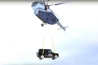 VIDEO Razočarao se u auto od 200.000 dolara, pa ga bacio sa 300 metara visine VIDEO Razočarao se u auto od 200.000 dolara, pa ga bacio sa 300 metara visine