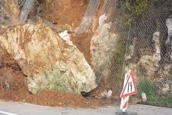 Odron kod tunela Mogren, saobraća se jednom trakom