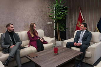 Mladi kreatori politike na regionalnom nivou Mladi kreatori politike na regionalnom nivou