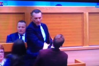 Ministar policije ošamario Draška Stanivukovića (VIDEO) Ministar policije ošamario Draška Stanivukovića (VIDEO)