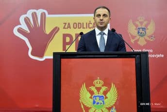 Dodijenjene nagrade za 526 đaka i nastavnika; Šehović: Vi prenosite baklju znanja Dodijenjene nagrade za 526 đaka i nastavnika; Šehović: Vi prenosite baklju znanja