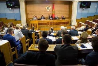 VIDEO: Jedni hvale rast BDP-a, drugi tvrde da je to tuđ novac VIDEO: Jedni hvale rast BDP-a, drugi tvrde da je to tuđ novac